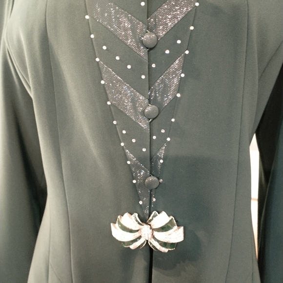 Formal skirt suit - Picture 3 of 9